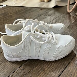 NFINITY RIVAL 2 CHEER SHOES  SIZE 5